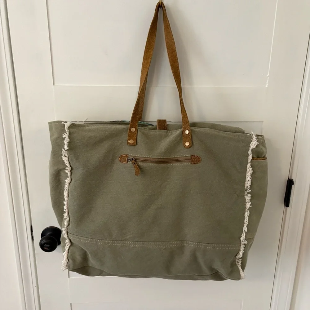 Myra Bag Aqua Magic Weekender Bag. 18” x 25”.